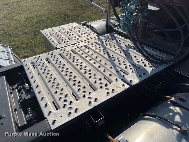 image for item MU9254 2014 Mack CXU613  semi truck