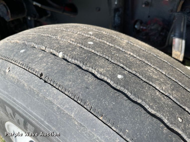 image for item MU9254 2014 Mack CXU613  semi truck