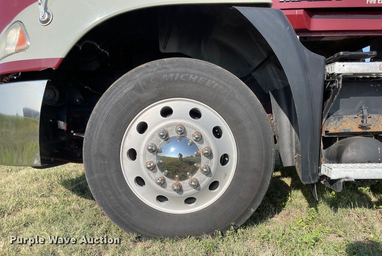 image for item MU9254 2014 Mack CXU613  semi truck