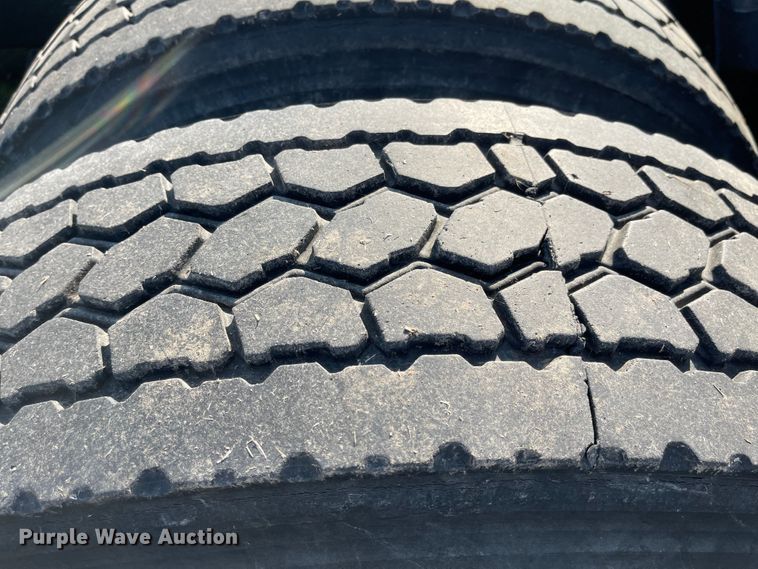 image for item MU9254 2014 Mack CXU613  semi truck