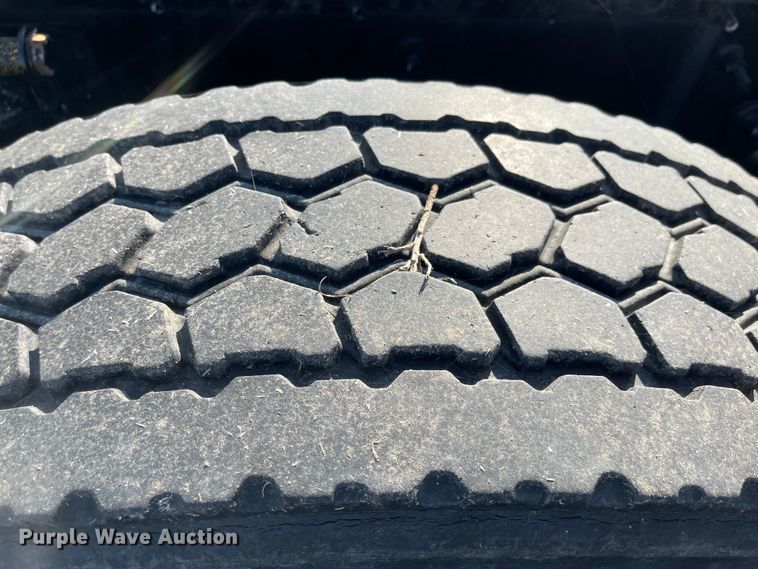 image for item MU9254 2014 Mack CXU613  semi truck