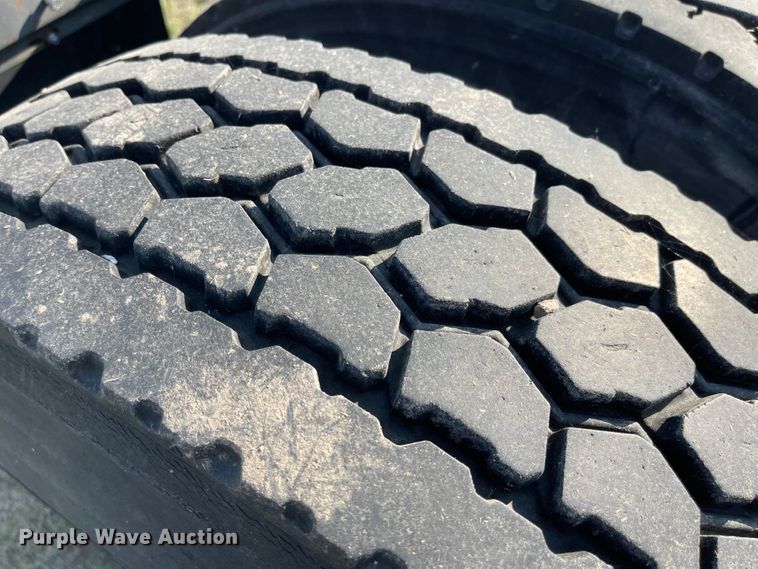 image for item MU9254 2014 Mack CXU613  semi truck