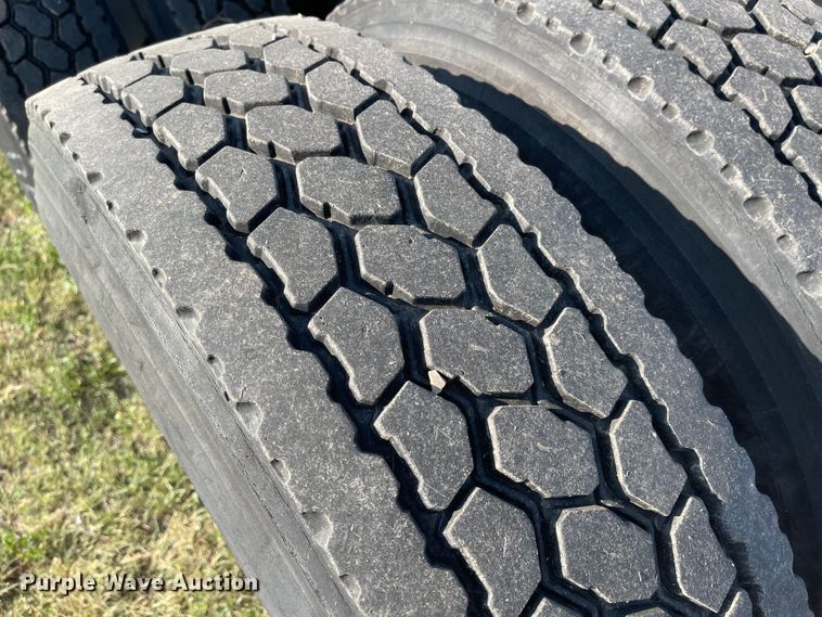 image for item MU9254 2014 Mack CXU613  semi truck