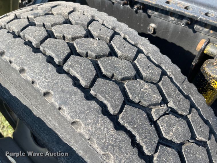 image for item MU9254 2014 Mack CXU613  semi truck