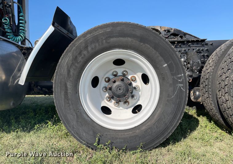 image for item MU9254 2014 Mack CXU613  semi truck