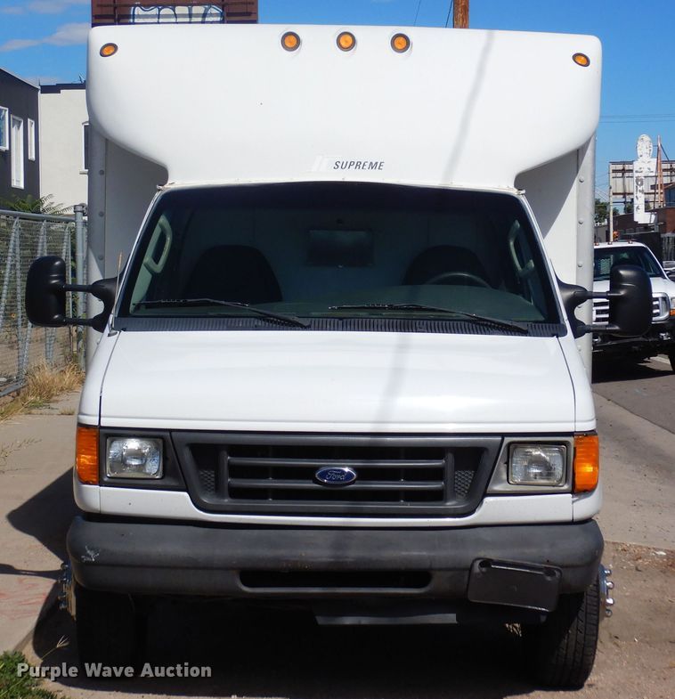image for item DF8118 2003 Ford E450 Super Duty  utility / service van