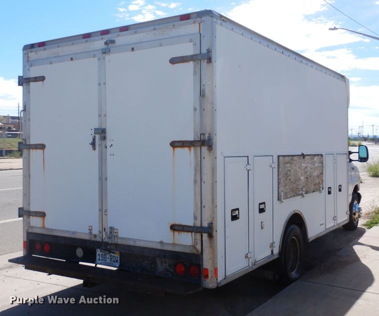 image for item DF8118 2003 Ford E450 Super Duty  utility / service van