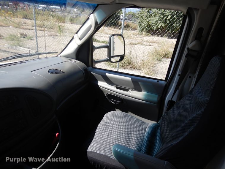 image for item DF8118 2003 Ford E450 Super Duty  utility / service van