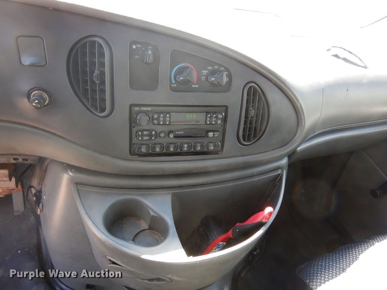 image for item DF8118 2003 Ford E450 Super Duty  utility / service van
