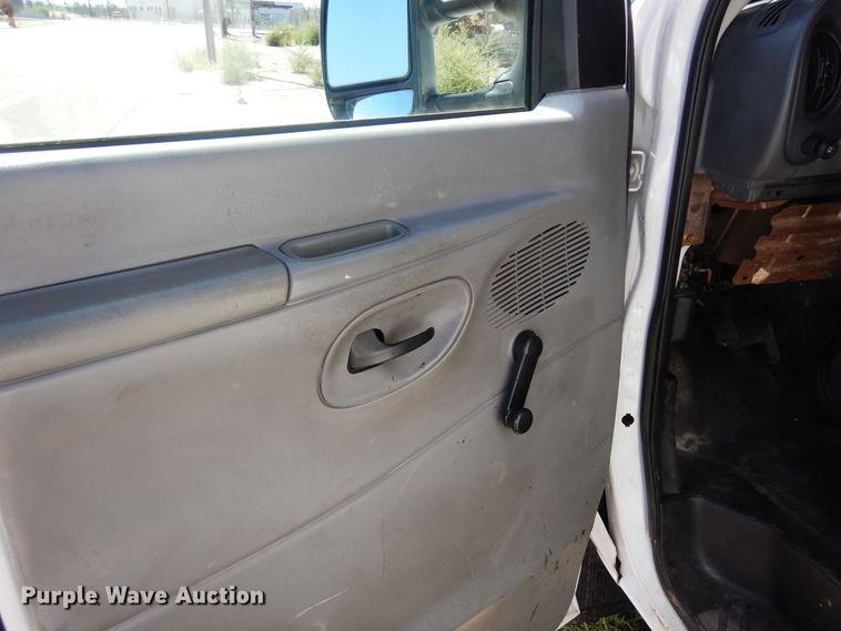 image for item DF8118 2003 Ford E450 Super Duty  utility / service van
