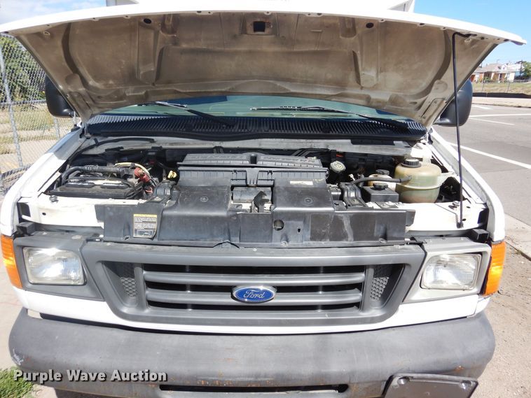 image for item DF8118 2003 Ford E450 Super Duty  utility / service van