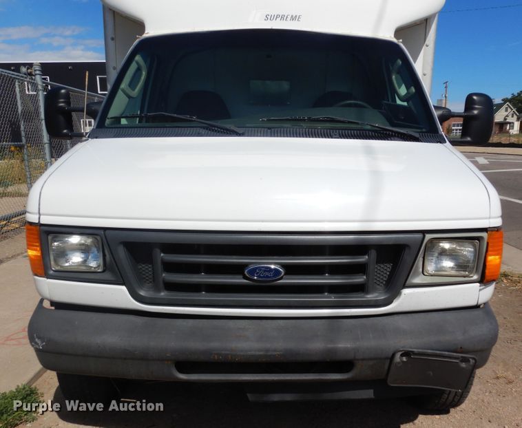image for item DF8118 2003 Ford E450 Super Duty  utility / service van