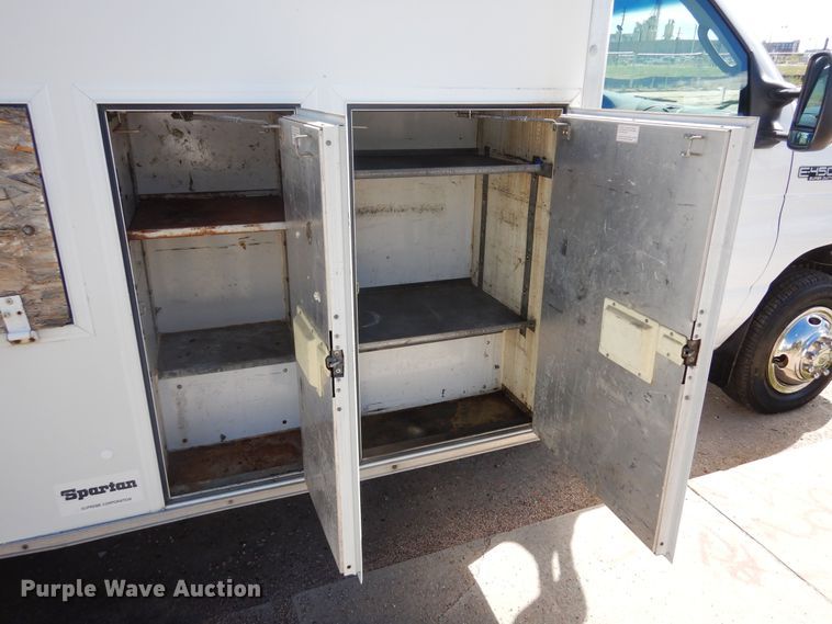 image for item DF8118 2003 Ford E450 Super Duty  utility / service van