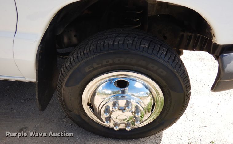 image for item DF8118 2003 Ford E450 Super Duty  utility / service van