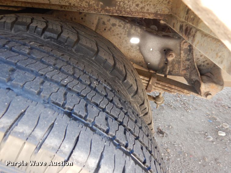 image for item DF8118 2003 Ford E450 Super Duty  utility / service van