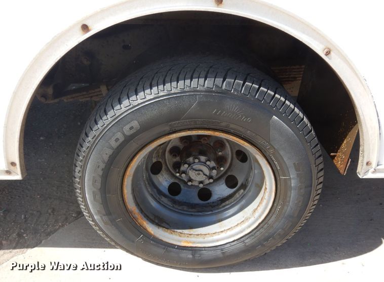 image for item DF8118 2003 Ford E450 Super Duty  utility / service van