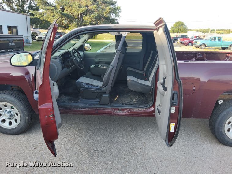 image for item DJ6121 2007 Chevrolet Silverado 1500  Ext. Cab pickup truck