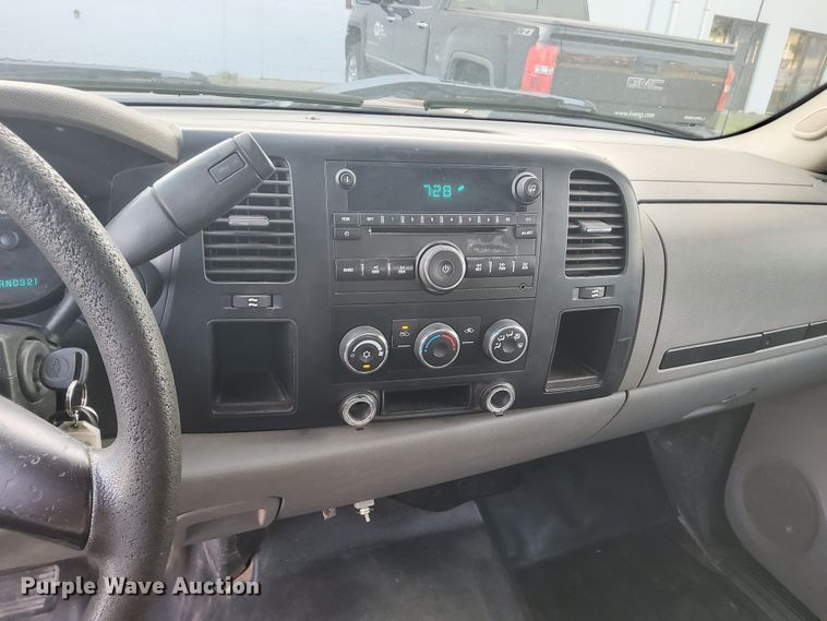 image for item DJ6121 2007 Chevrolet Silverado 1500  Ext. Cab pickup truck