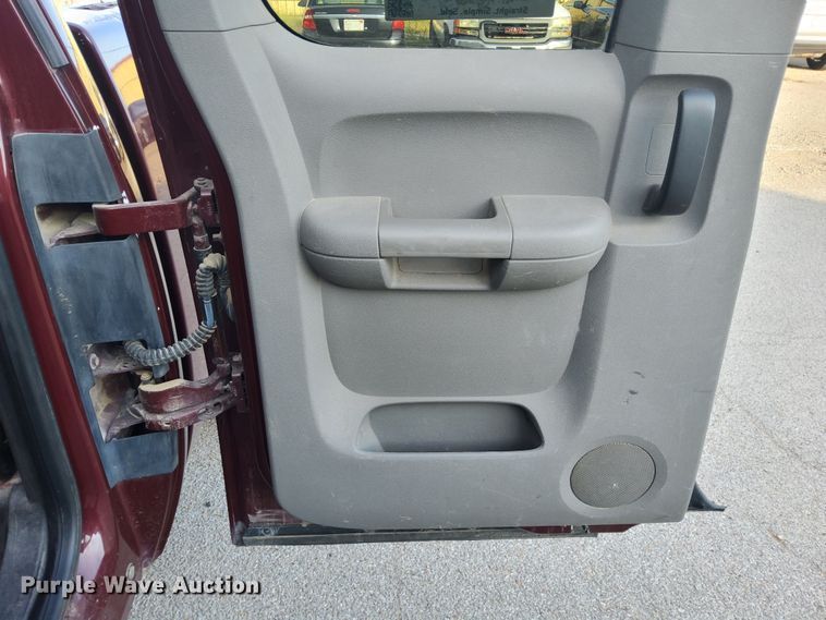 image for item DJ6121 2007 Chevrolet Silverado 1500  Ext. Cab pickup truck