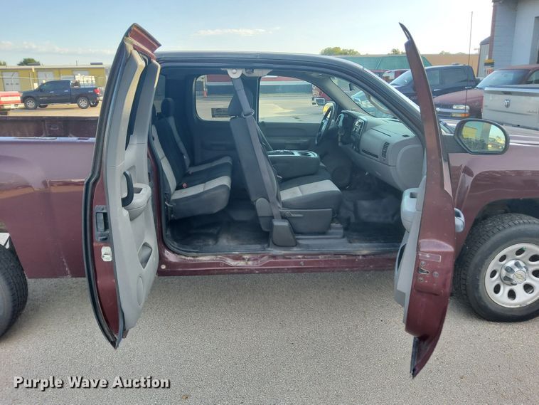 image for item DJ6121 2007 Chevrolet Silverado 1500  Ext. Cab pickup truck