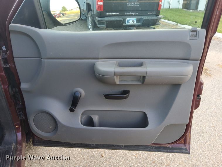 image for item DJ6121 2007 Chevrolet Silverado 1500  Ext. Cab pickup truck