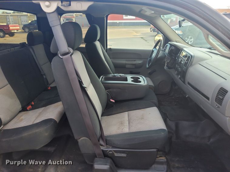 image for item DJ6121 2007 Chevrolet Silverado 1500  Ext. Cab pickup truck