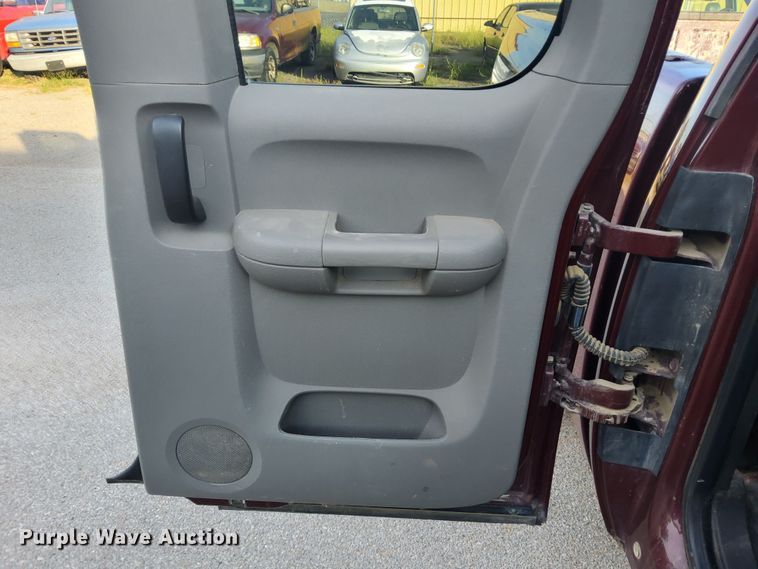 image for item DJ6121 2007 Chevrolet Silverado 1500  Ext. Cab pickup truck