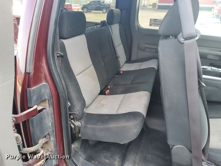 image for item DJ6121 2007 Chevrolet Silverado 1500  Ext. Cab pickup truck