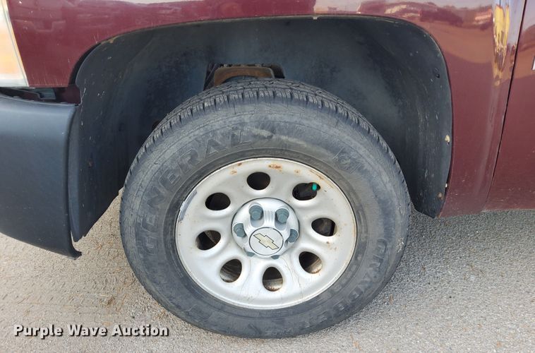 image for item DJ6121 2007 Chevrolet Silverado 1500  Ext. Cab pickup truck