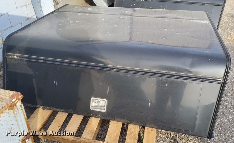 image for item DJ6122 Leer  utility topper