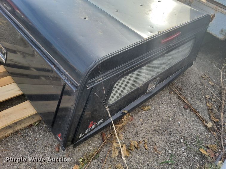 image for item DJ6122 Leer  utility topper