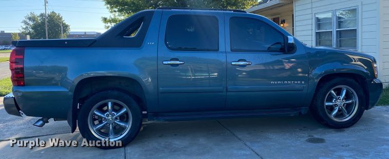 image for item DK6457 2008 Chevrolet Avalanche  pickup truck