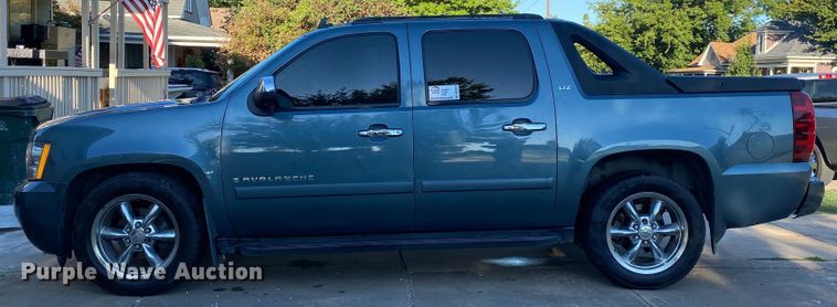 image for item DK6457 2008 Chevrolet Avalanche  pickup truck