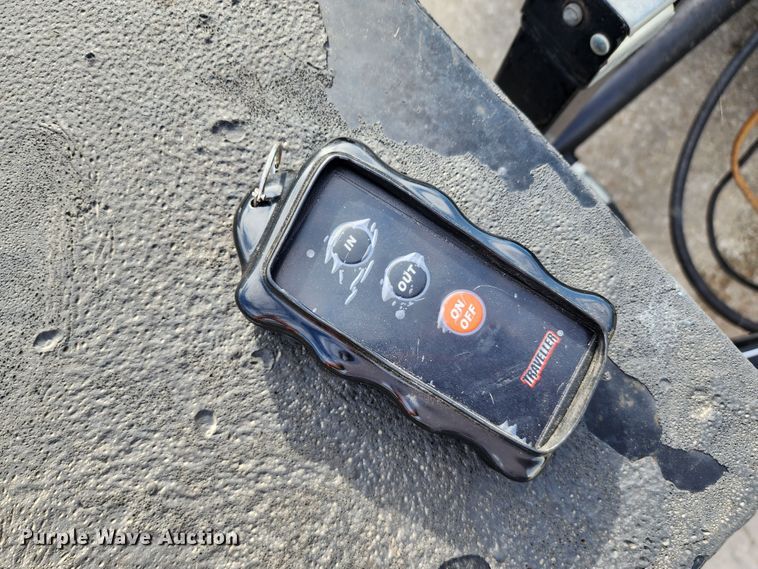 image for item DL6691 2017 Novae  tilt deck equipment trailer