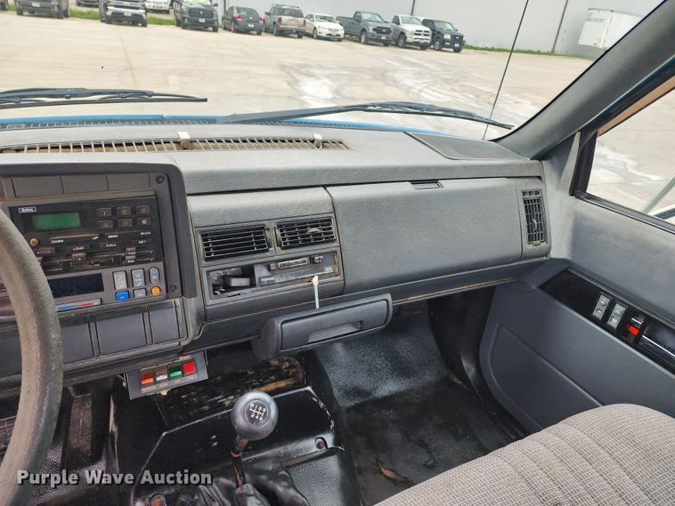 image for item DL6703 2000 GMC C6500  rollback truck