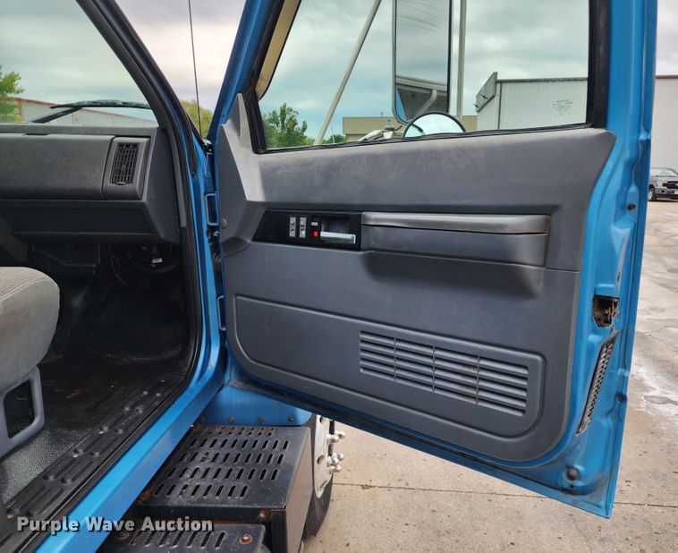 image for item DL6703 2000 GMC C6500  rollback truck