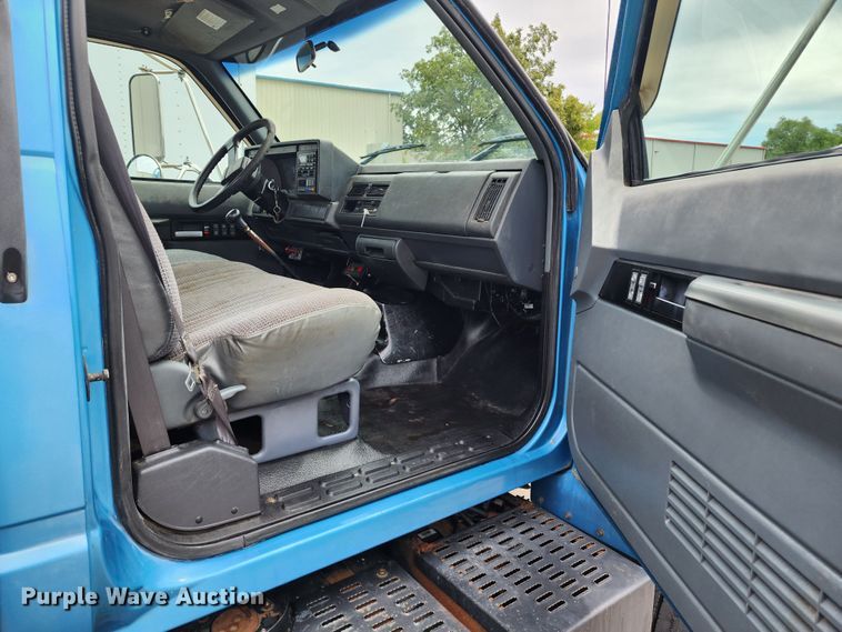 image for item DL6703 2000 GMC C6500  rollback truck