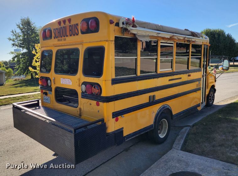 image for item DL6709 2001 Ford E450 Super Duty  school bus