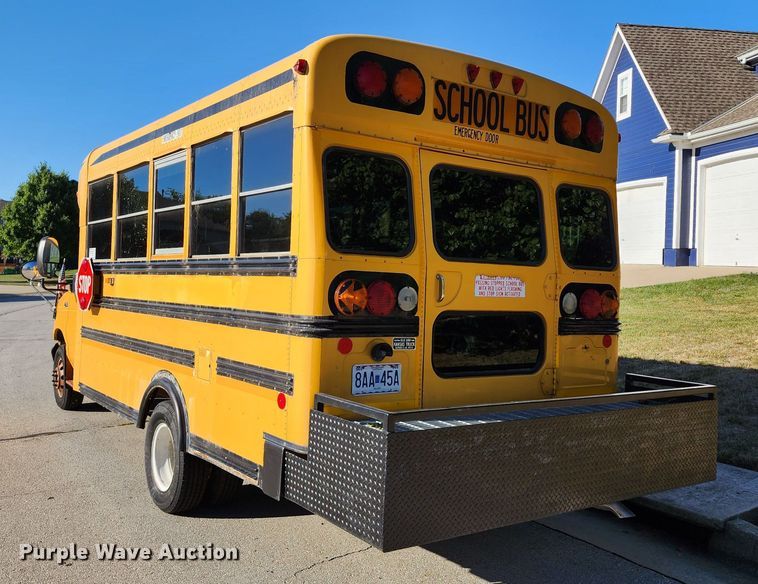 image for item DL6709 2001 Ford E450 Super Duty  school bus