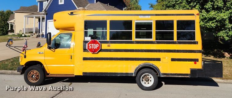 image for item DL6709 2001 Ford E450 Super Duty  school bus
