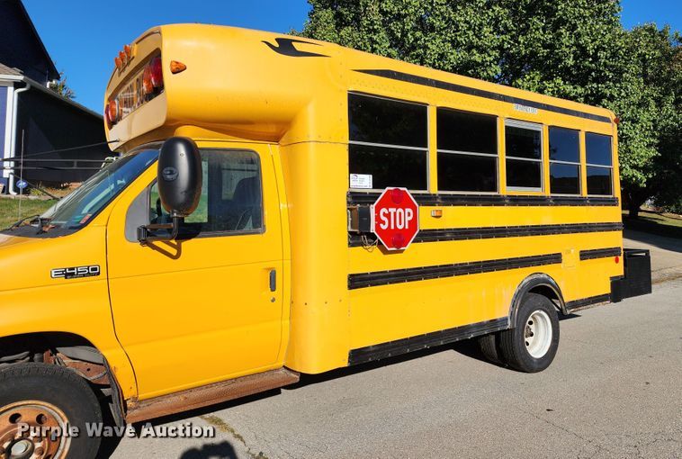image for item DL6709 2001 Ford E450 Super Duty  school bus