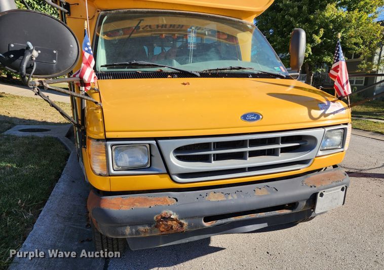 image for item DL6709 2001 Ford E450 Super Duty  school bus
