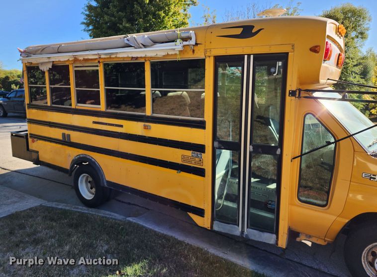 image for item DL6709 2001 Ford E450 Super Duty  school bus