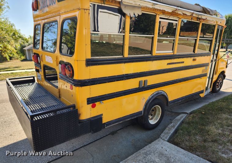 image for item DL6709 2001 Ford E450 Super Duty  school bus