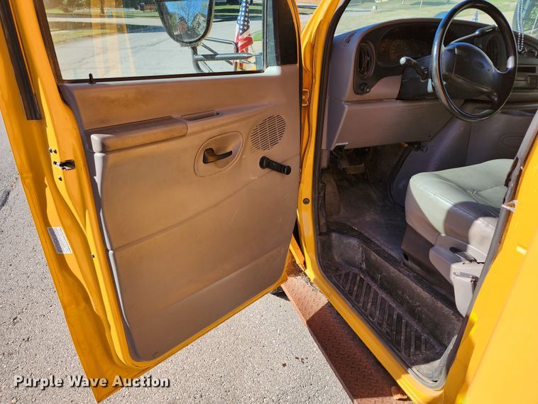 image for item DL6709 2001 Ford E450 Super Duty  school bus
