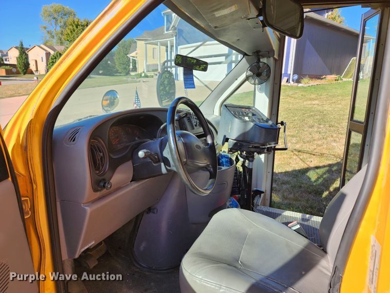 image for item DL6709 2001 Ford E450 Super Duty  school bus