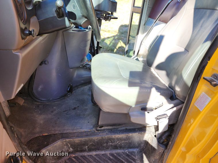 image for item DL6709 2001 Ford E450 Super Duty  school bus