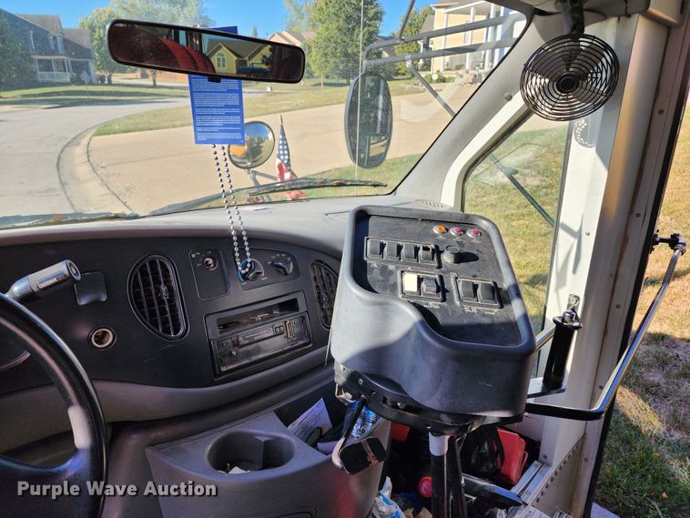 image for item DL6709 2001 Ford E450 Super Duty  school bus
