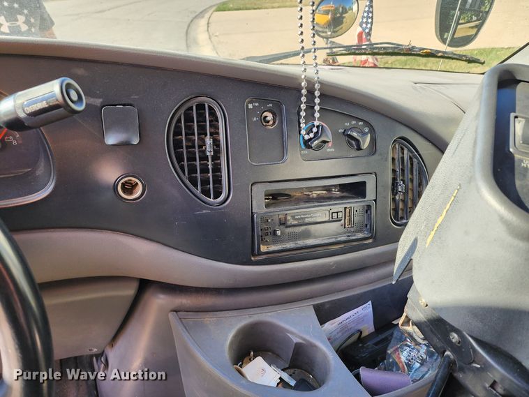 image for item DL6709 2001 Ford E450 Super Duty  school bus