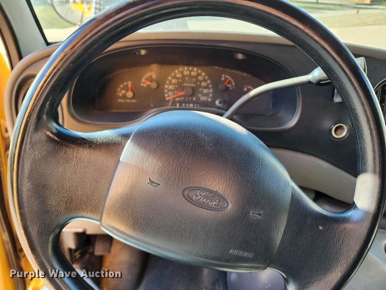 image for item DL6709 2001 Ford E450 Super Duty  school bus